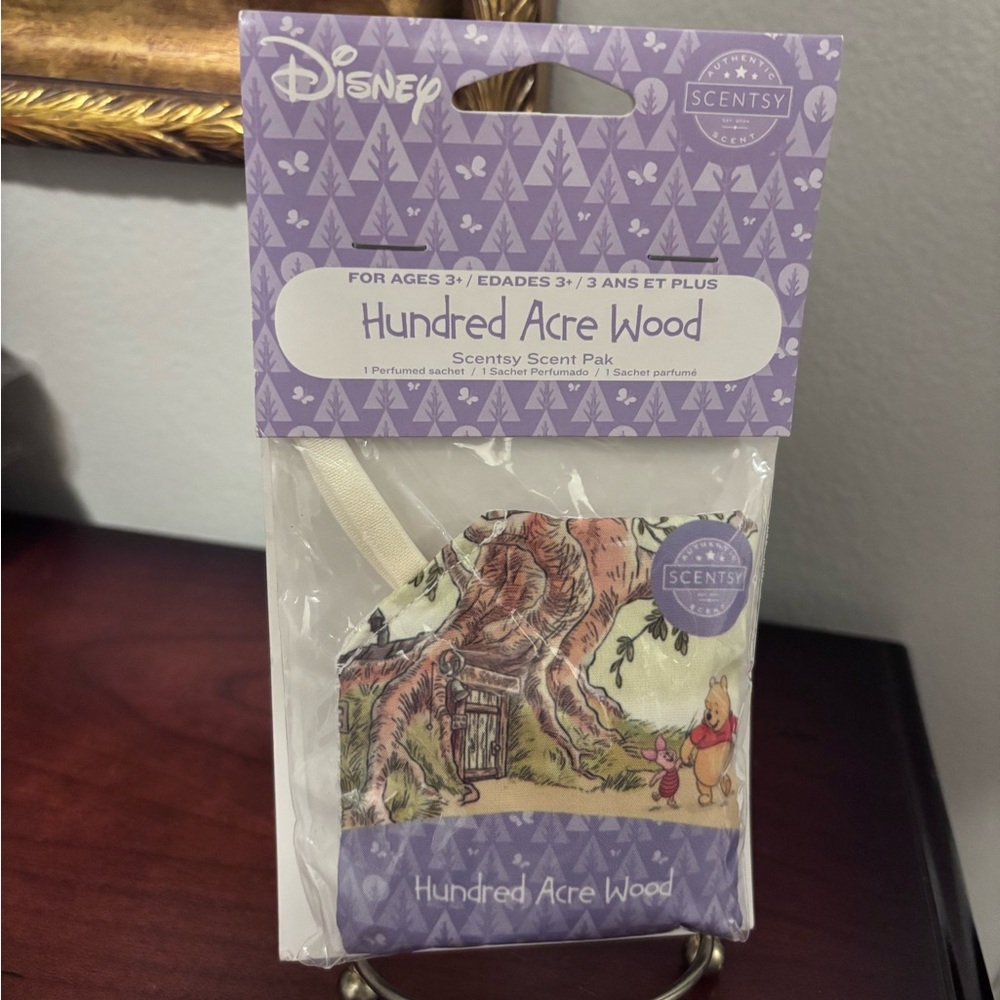 Scentsy Disney Hundred Acre Wood Scent Pak w/Pooh & Piglet.
